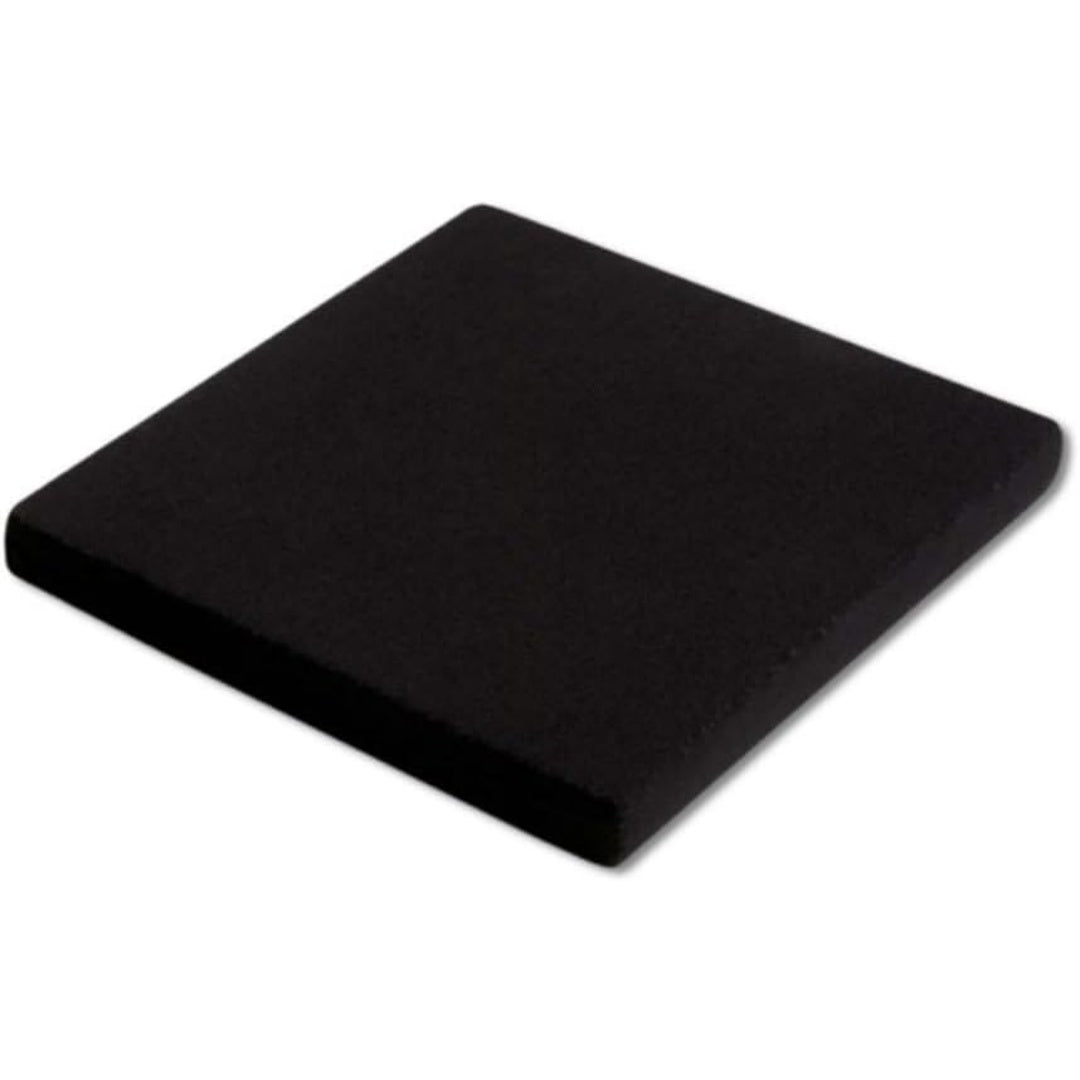 Filtre au charbon actif avec des dimensions annoncees de 276x251x30 mm, coloris noir