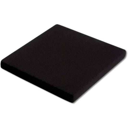 Filtre au charbon actif avec des dimensions annoncees de 276x251x30 mm, coloris noir